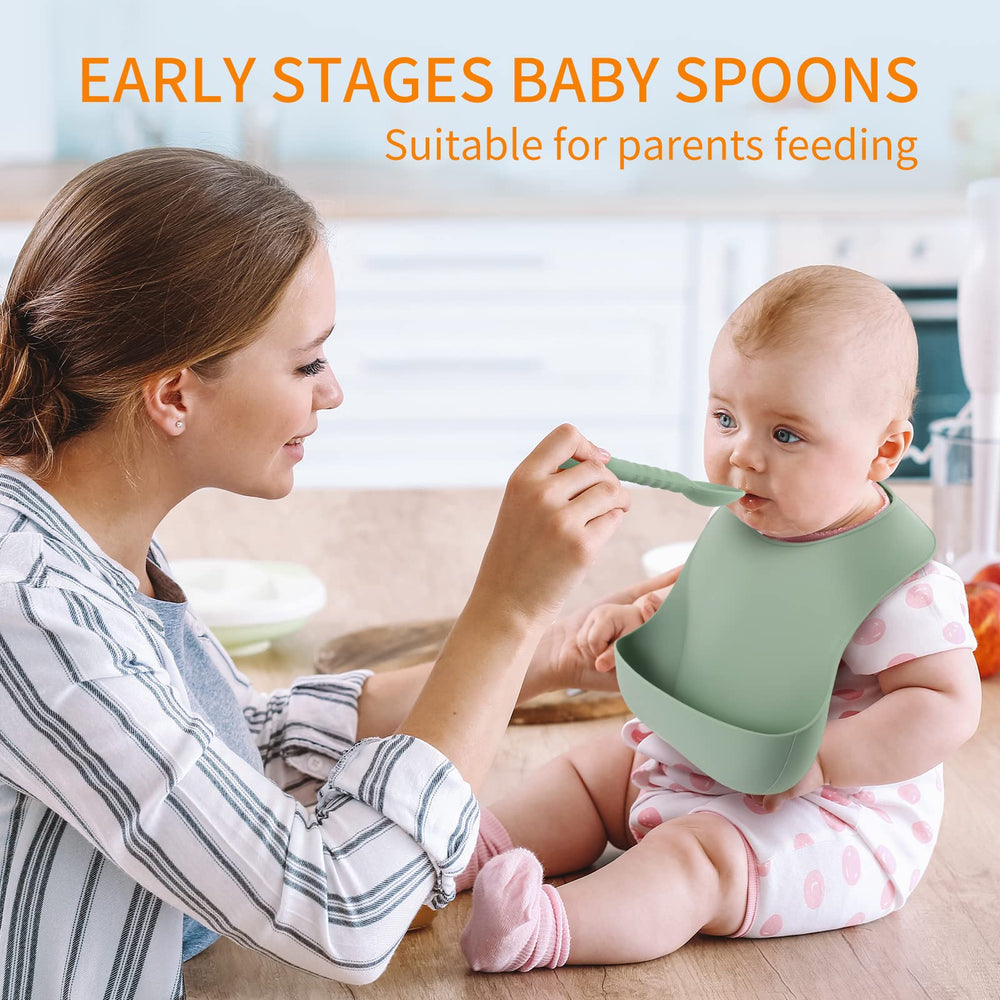 Bright ME.FAN colors engage babies and make feeding time fun.