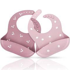 ME.FAN silicone bib with a 3D pocket catches spills during meals.