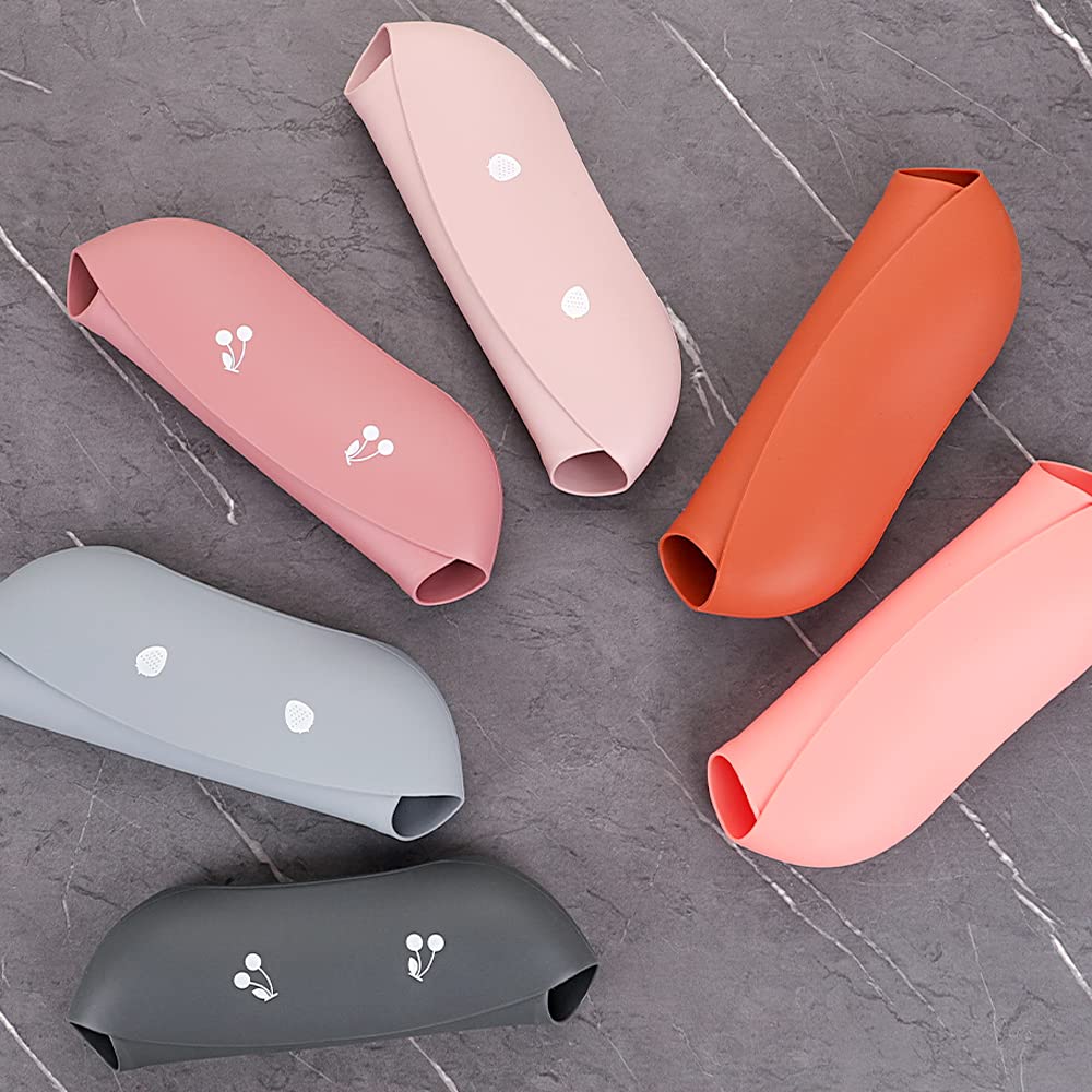 ME.FAN silicone bib set makes a thoughtful gift for new parents.