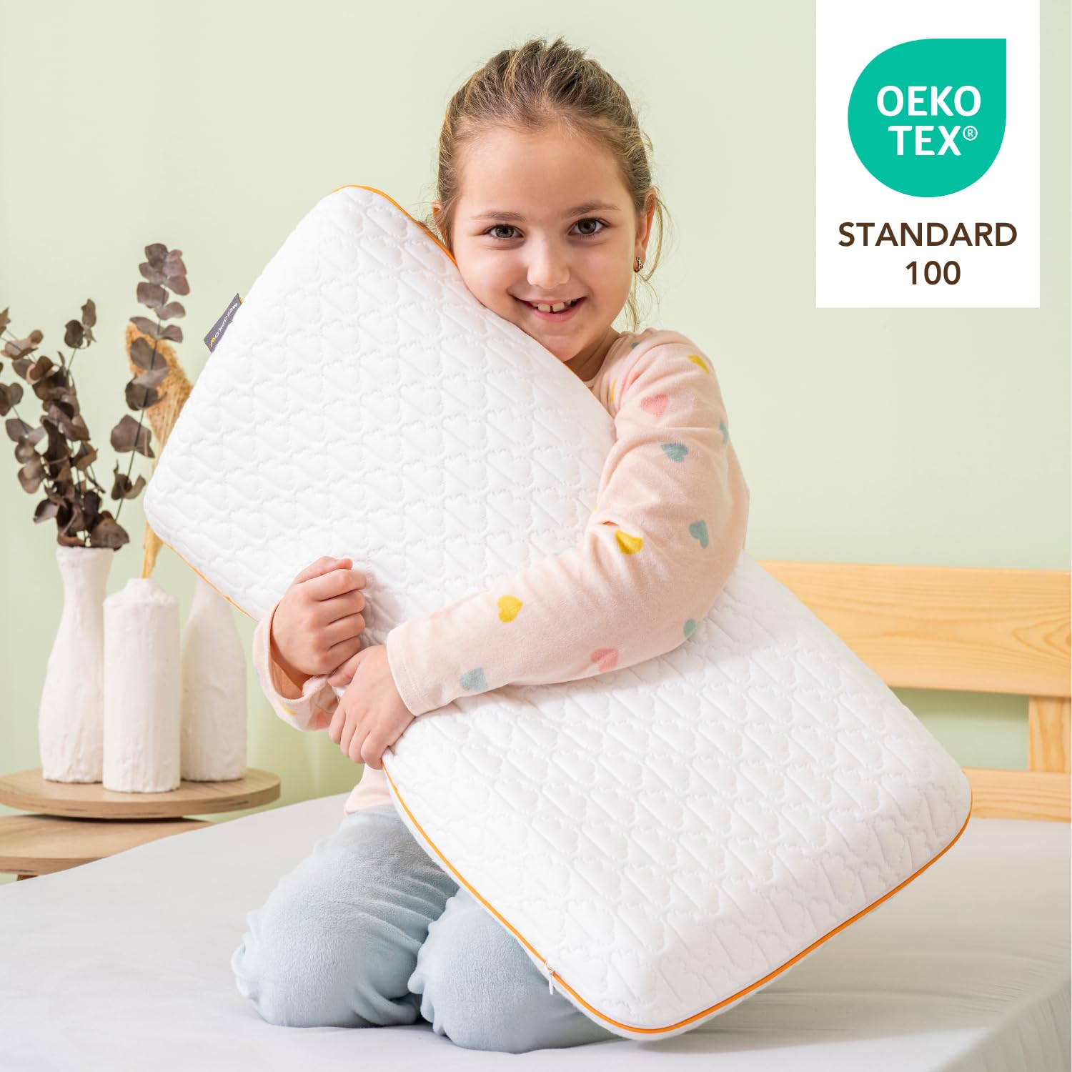 Long design of MEFOPILO pillow helps reduce head drift during naps.