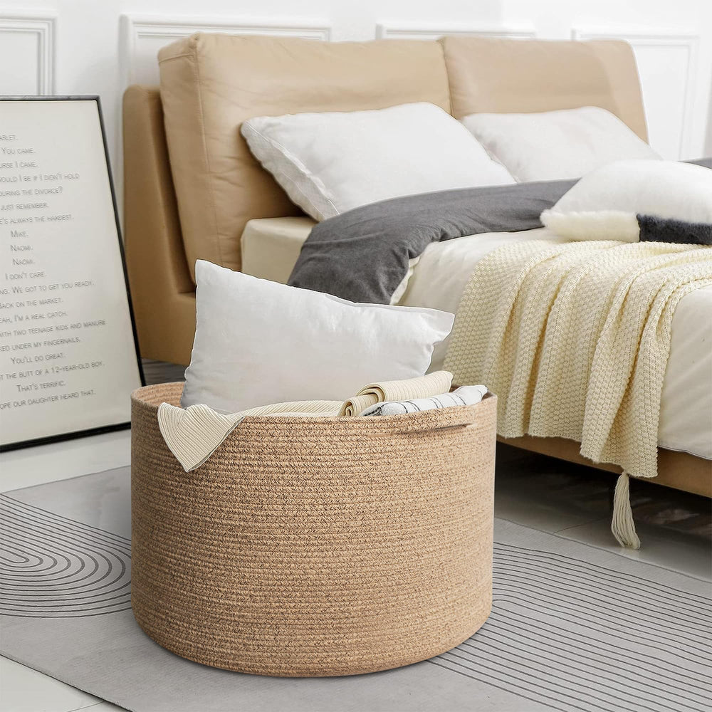 MEGASKET two-handle design enables easy portable storage.