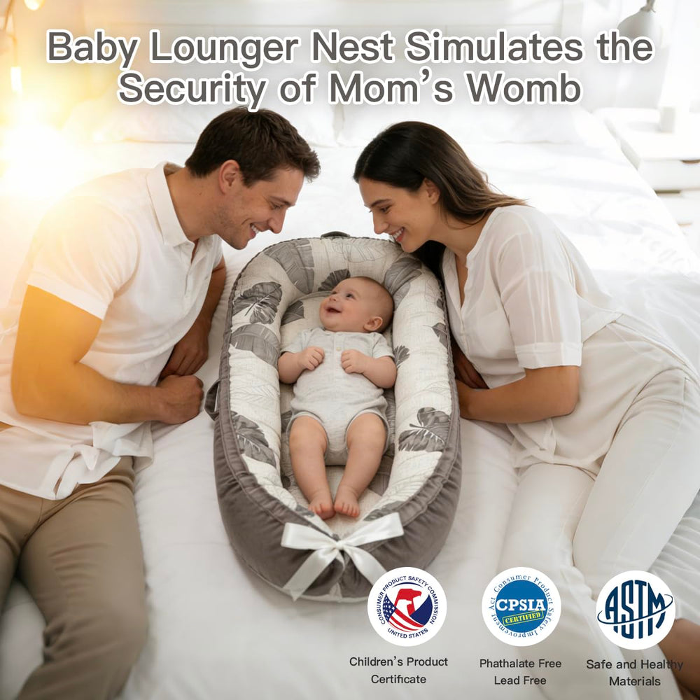 Adjustable buckle on the Meindoovm lounger grows with baby.