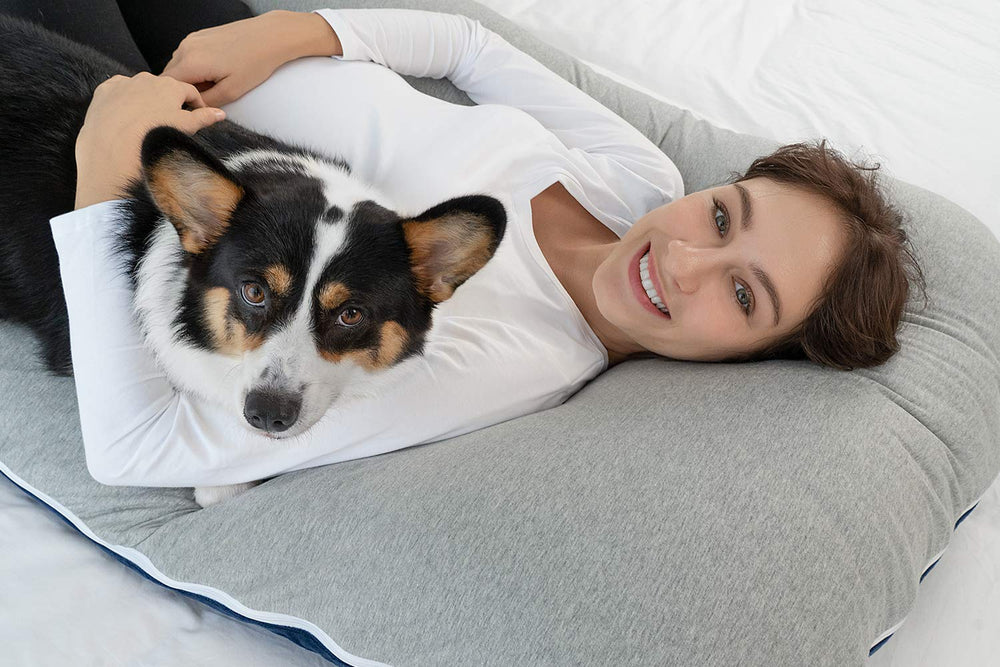 Meiz full-body pillow supports head, back, knees for easier rest.