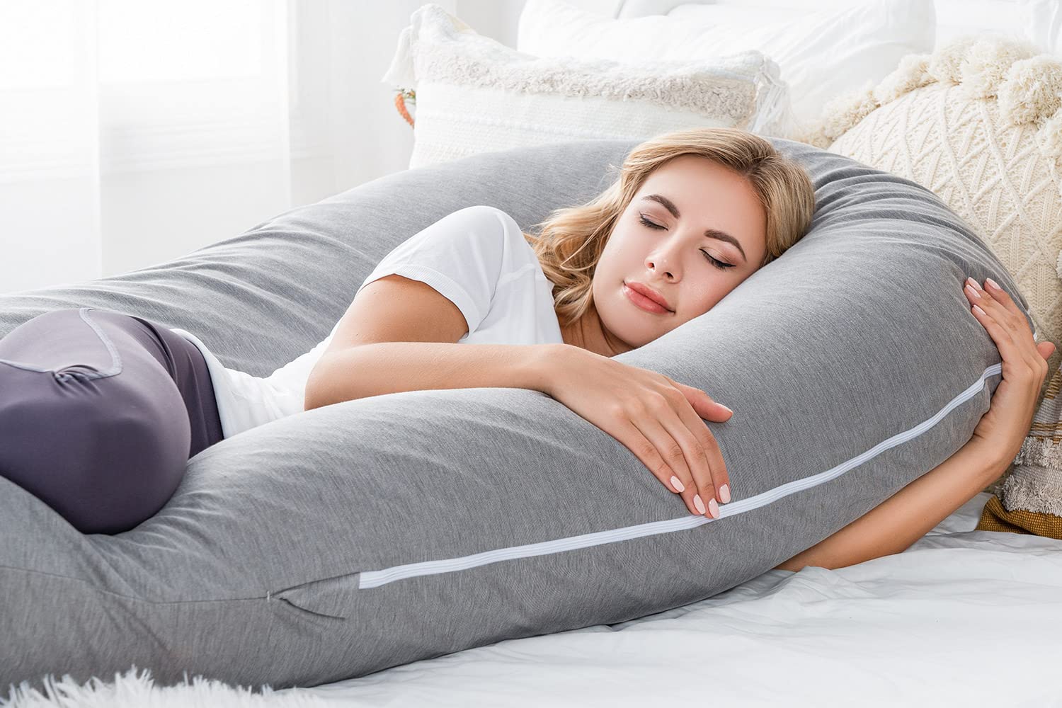 Meiz 65-inch pillow extended for side sleeping and full-body support.