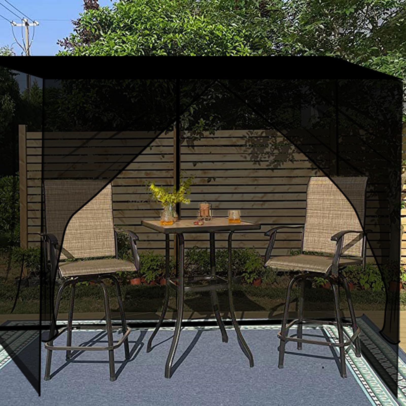 Mengersi net with a zipper entry for easy access and insect-free interior.