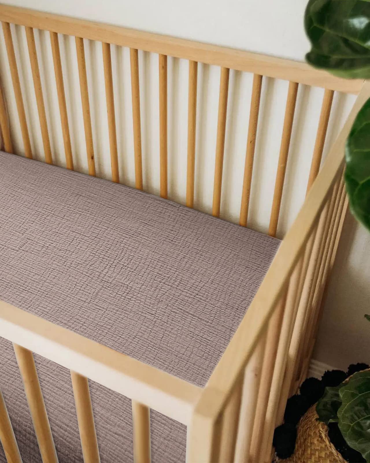 Meowcards bassinet sheet with elastic bottom stays securely in place