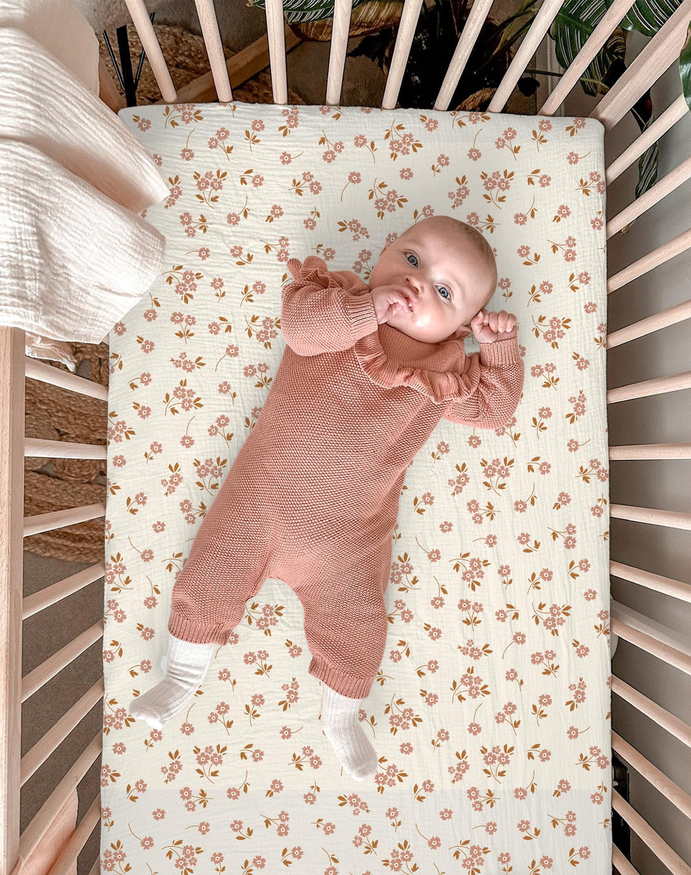 Meowcards bassinet sheet elastic-bottom ensures snug corners and easy changes.
