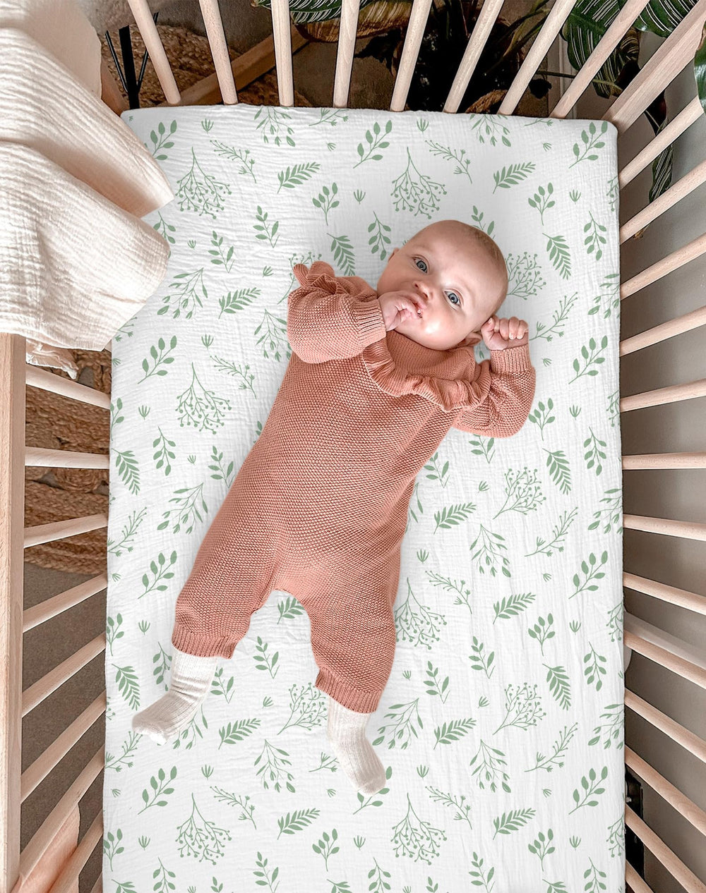 Meowcards bassinet sheet elastic edge close-up featuring secure fit