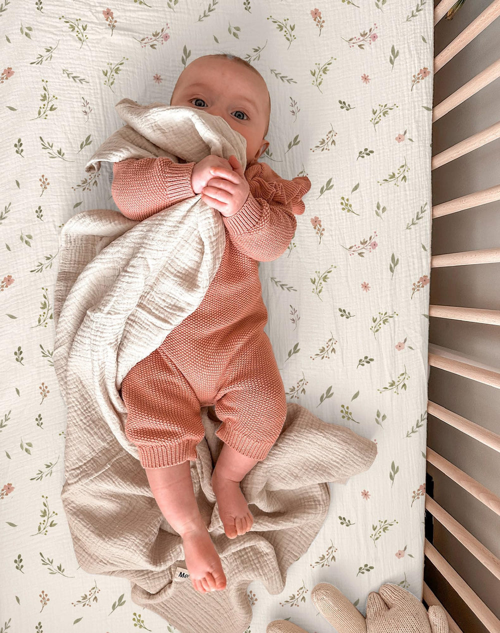 Meowcards bassinet sheet Muslin texture that's easy to wash and quick to dry.