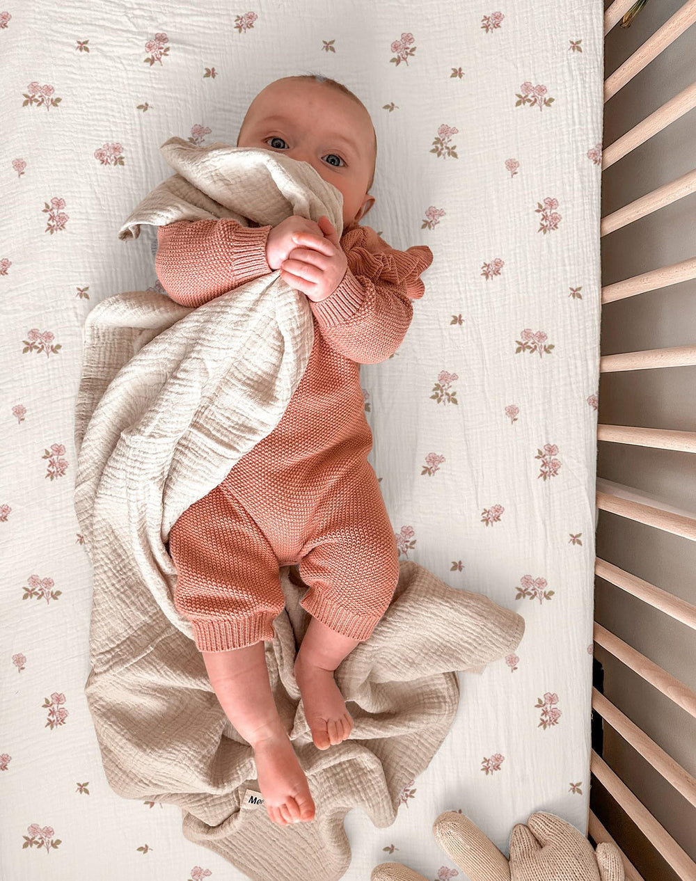 Meowcards breathable muslin fabric stays cool and comfortable for cozy naps.