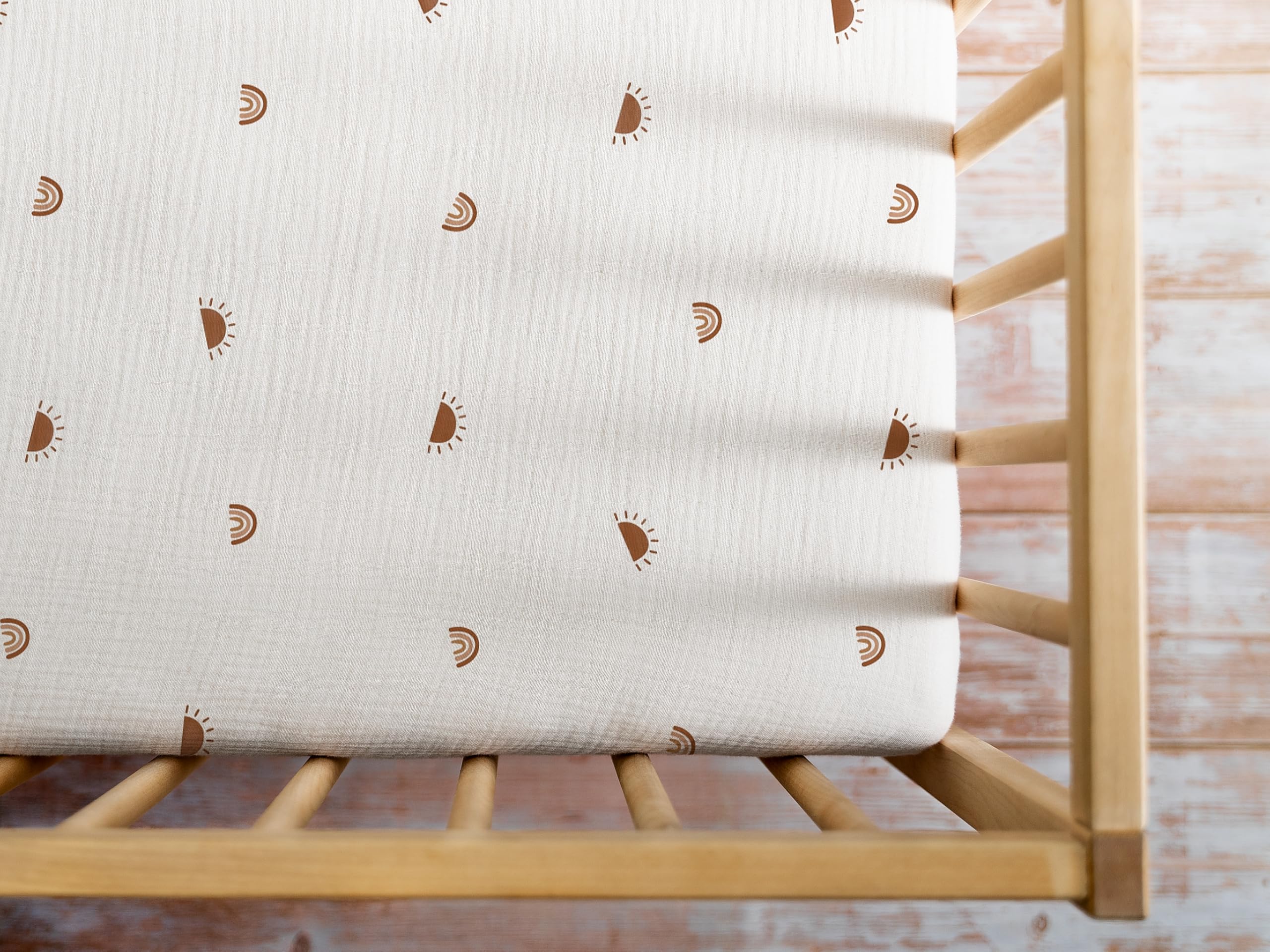 Meracorallo elastic-edge crib sheet stays in place during sleep.