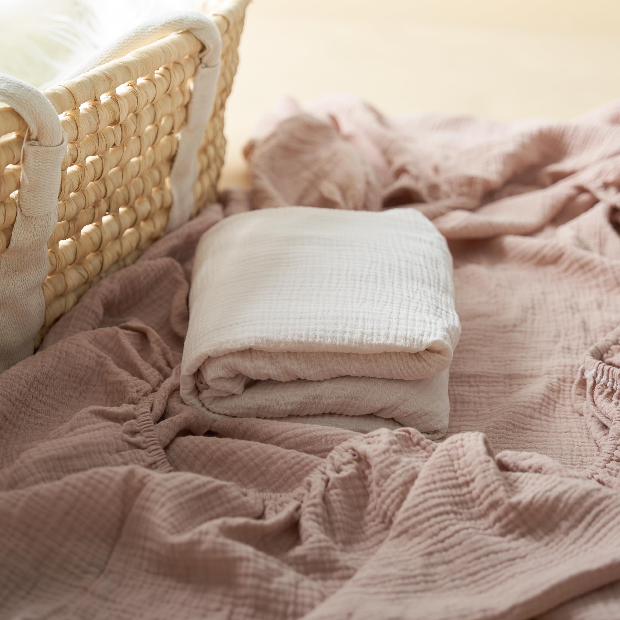 Meracorallo muslin fitted crib sheet fog, deep-pocket design fits mattresses up to 9 inches.