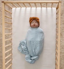 Meracorallo muslin fitted crib sheet fog, top view highlights breathable comfort for baby sleep.