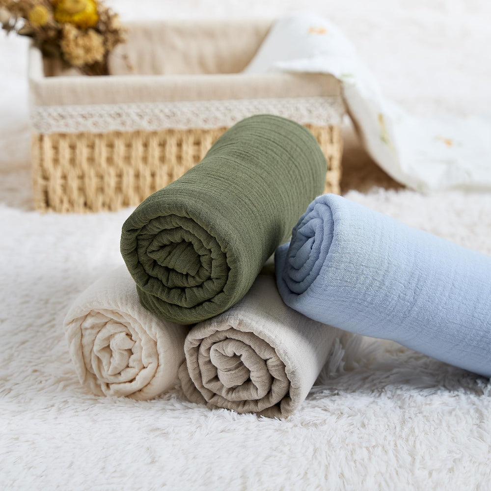 Machine-washable Meracorallo swaddle blanket stays soft after many washes.