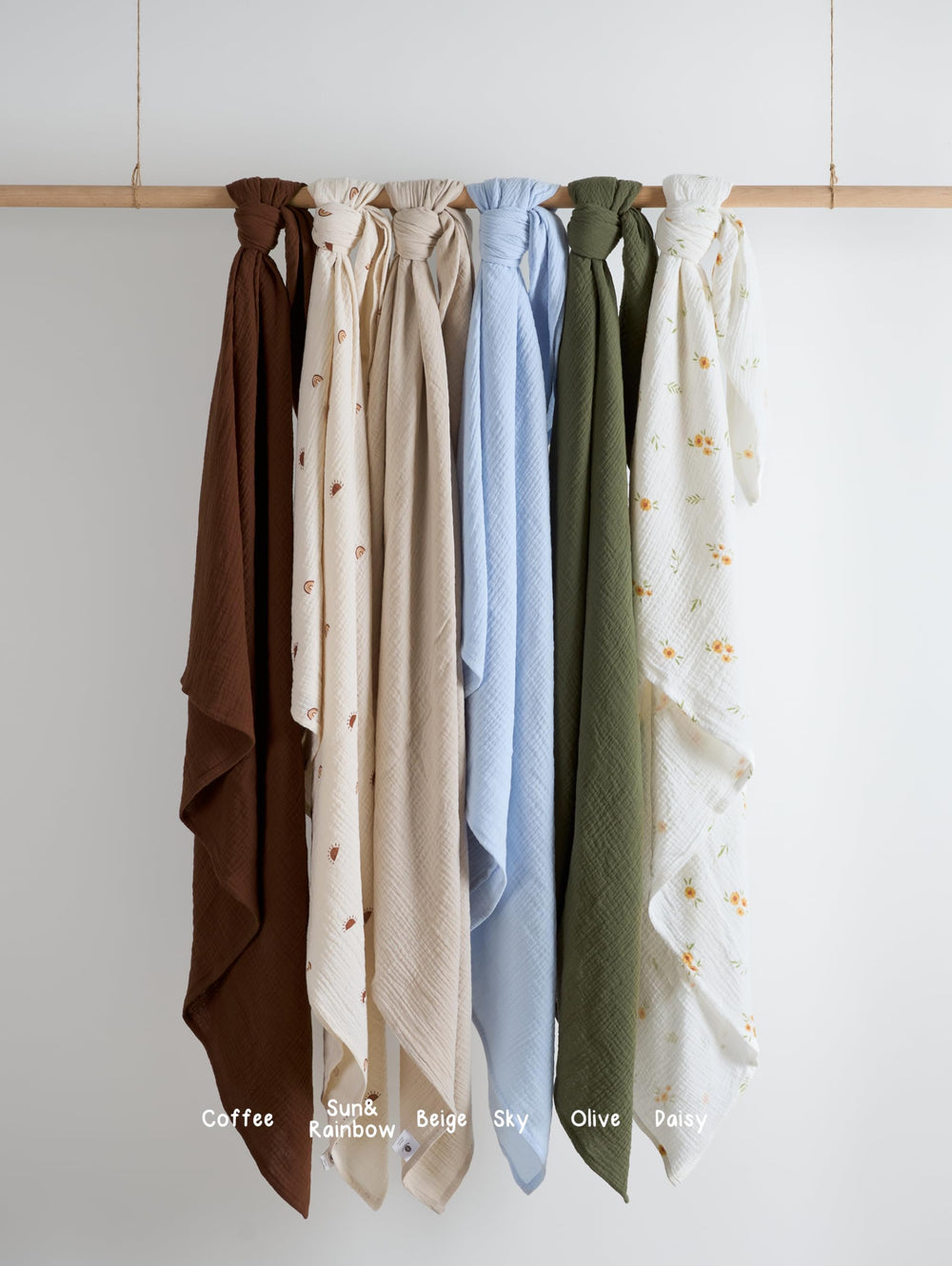 Meracorallo muslin blanket offers breathable material for comfortable day and night use.