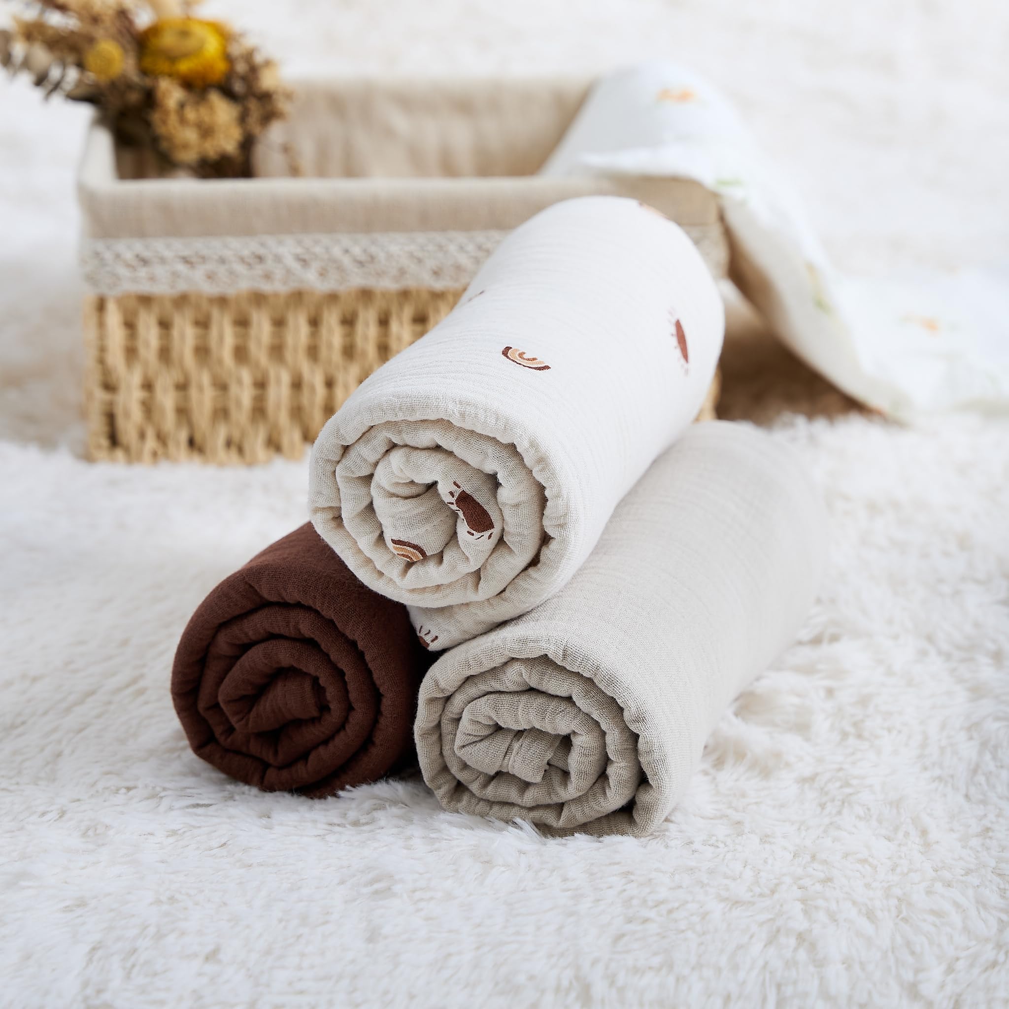 Meracorallo brown swaddle provides a soft touch against sensitive baby skin.