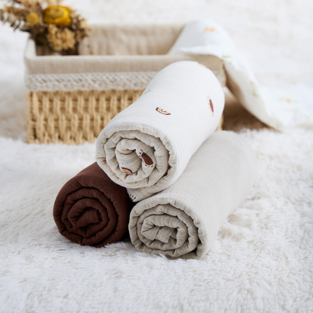 Meracorallo brown swaddle provides a soft touch against sensitive baby skin.