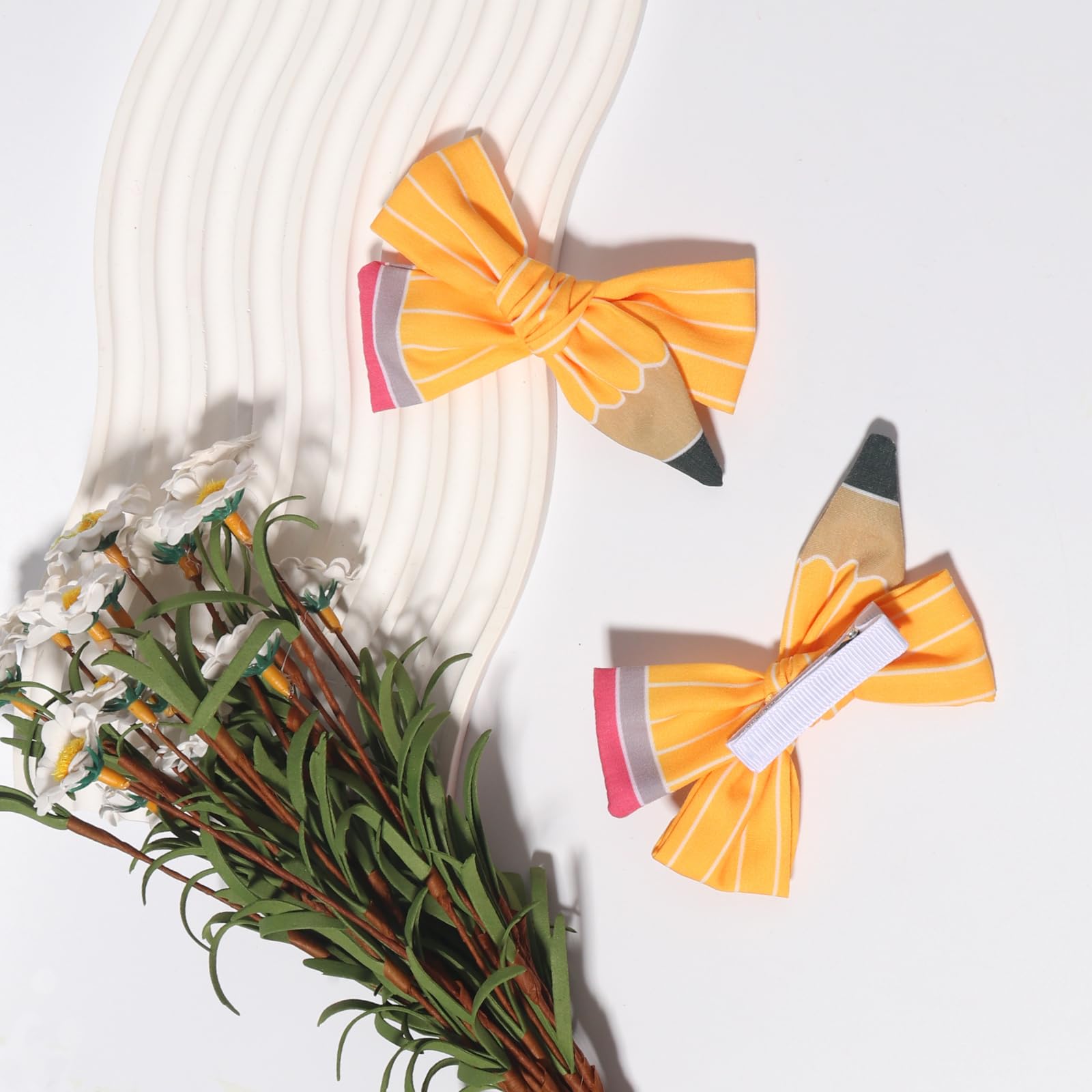 MexLuyu pencil-shaped clip with striped design enhances school outfits