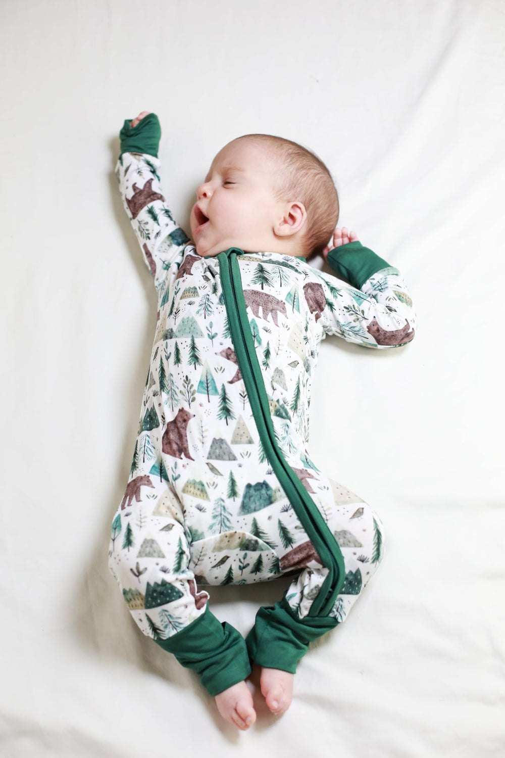Miaoberry sleeper shows two-way-zip for easy night-time changes.