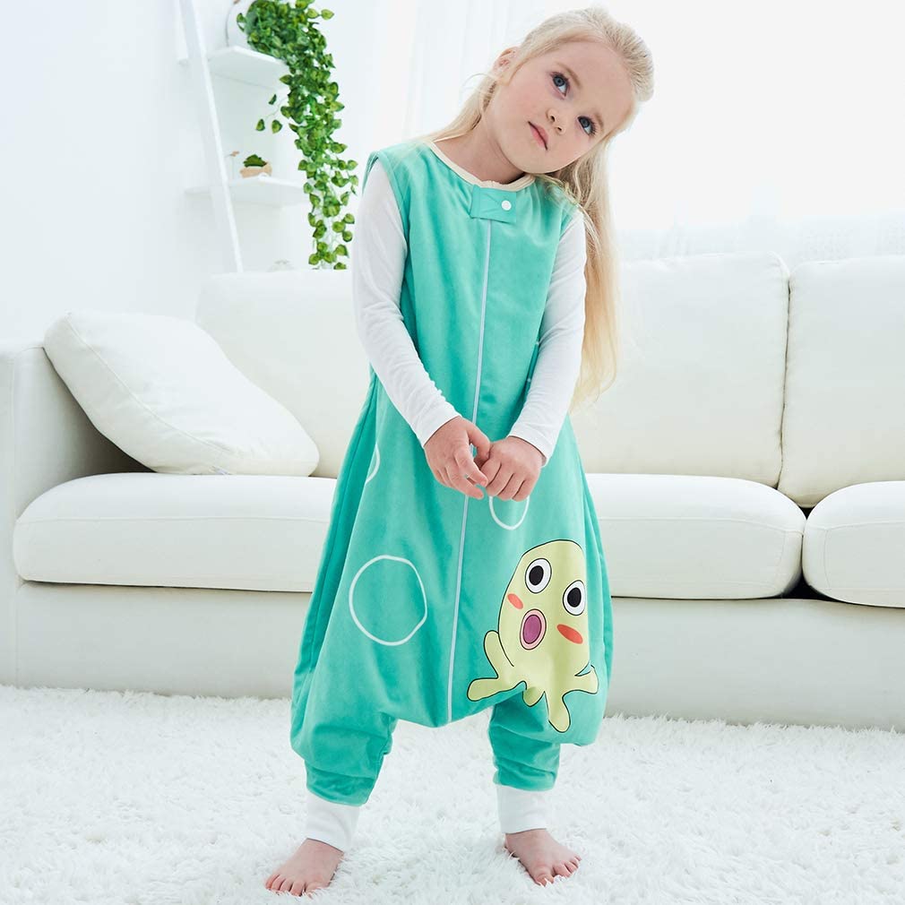MICHLEY sleeping sack in green octopus pattern combines style with cozy warmth.