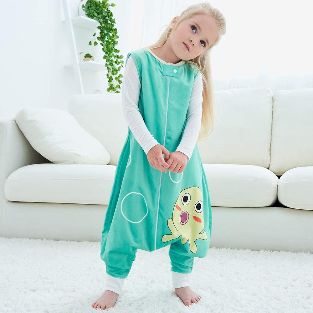 MICHLEY sleeping sack in green octopus pattern combines style with cozy warmth.