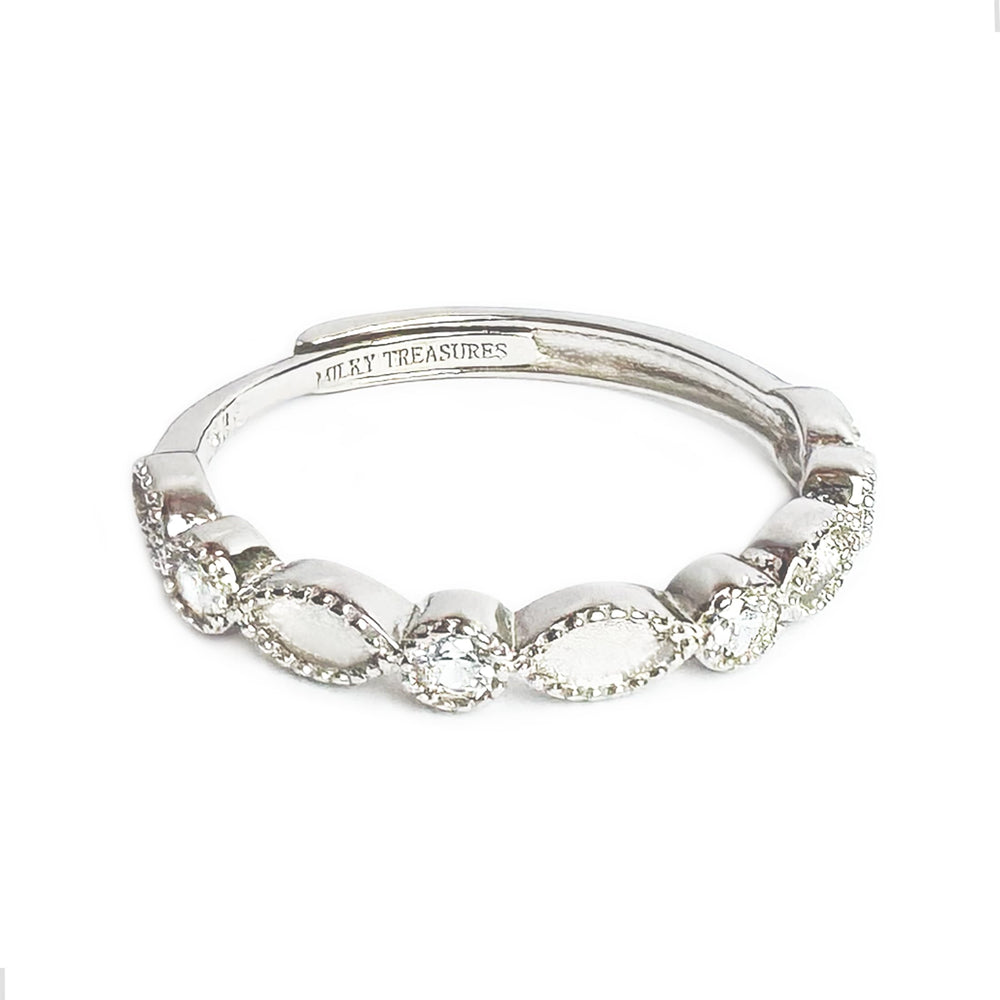 Milky Treasures Band Ring setting close-up showing craftsmanship for a personalized keepsake.