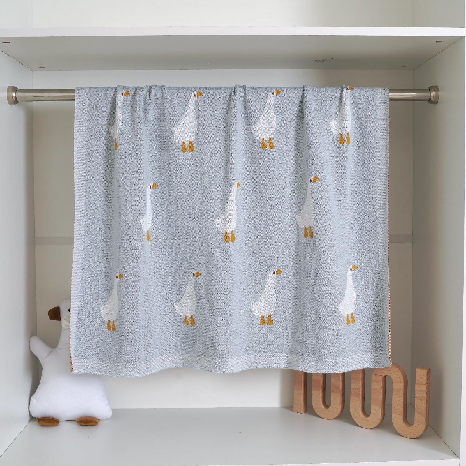 Mimixiong machine-washable blanket maintains color and softness