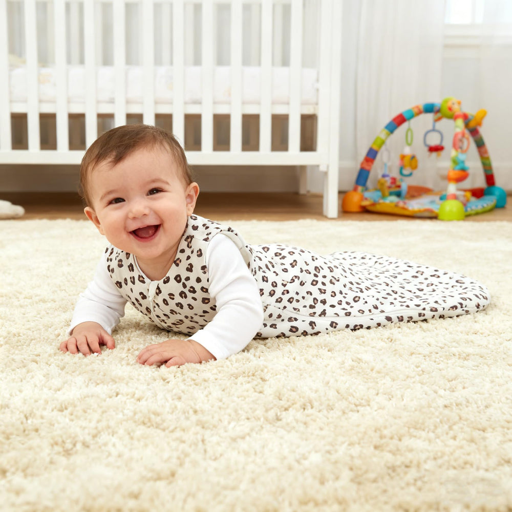 Minicoco wearable blanket sized for 0–6 months ensures a secure fit.