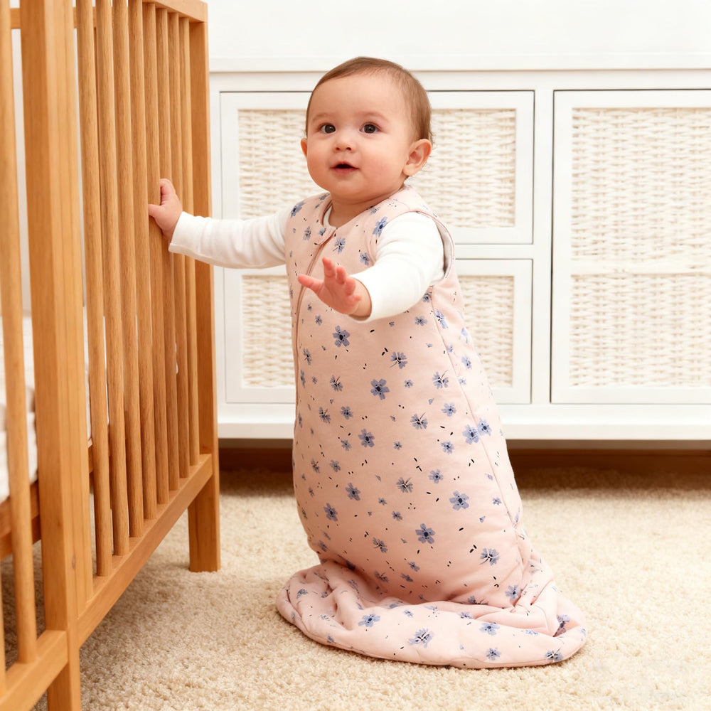 Minicoco sleeveless design allows arm movement while staying warm.
