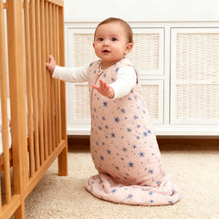 Minicoco sleeveless design allows arm movement while staying warm.