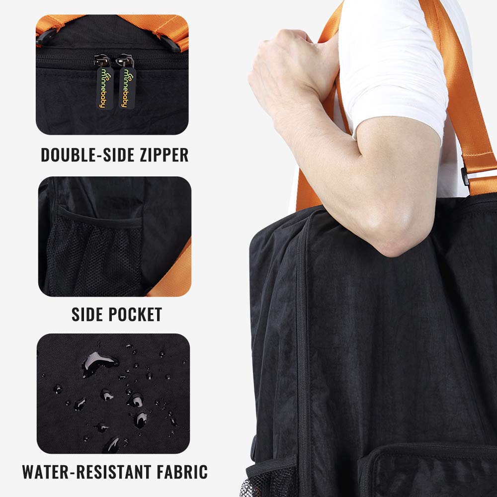 Minne Baby bag front pocket keeps paper towels and small items handy.