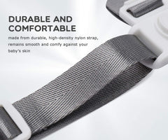 No-fail buckle by Minne, easy for adults to operate during mealtime.
