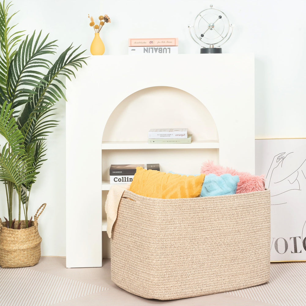 MINTWOOD 112L laundry basket simplifies sorting and transporting garments.