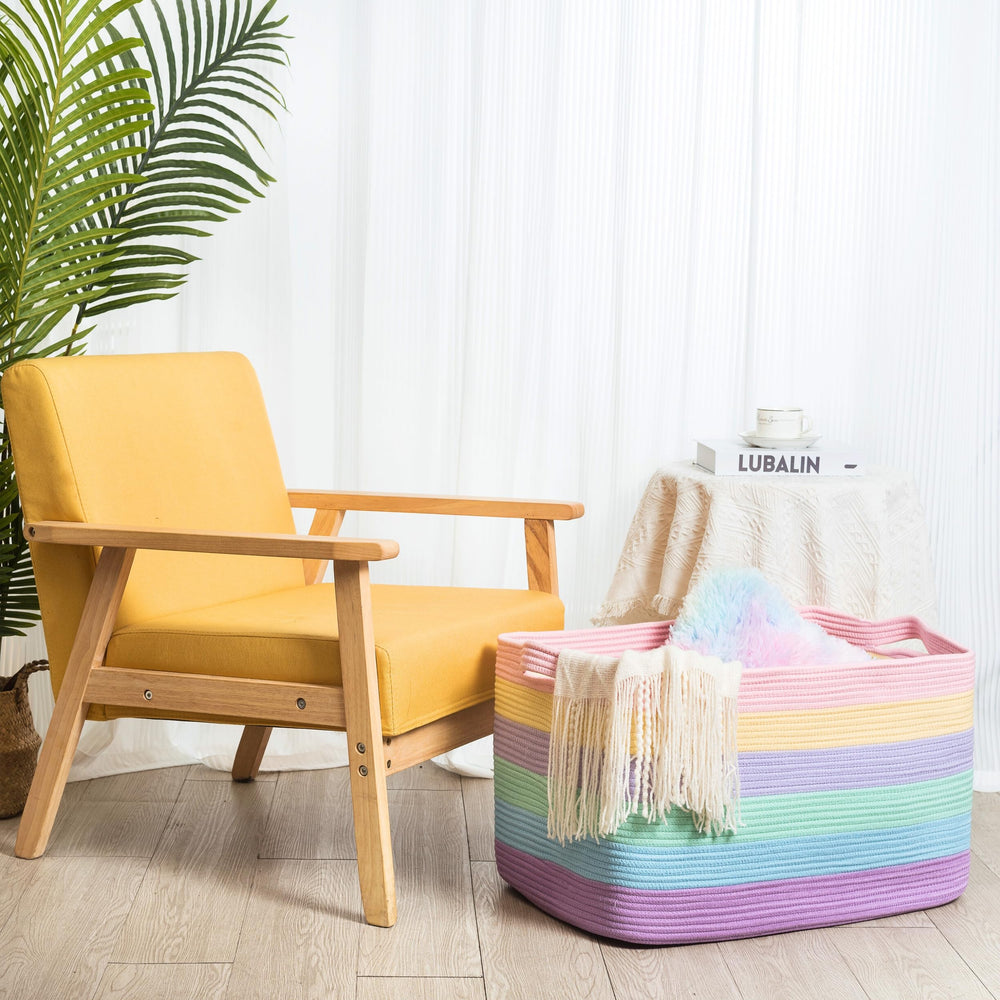 MINTWOOD Design blanket and towel storage basket keeps linen tidy.