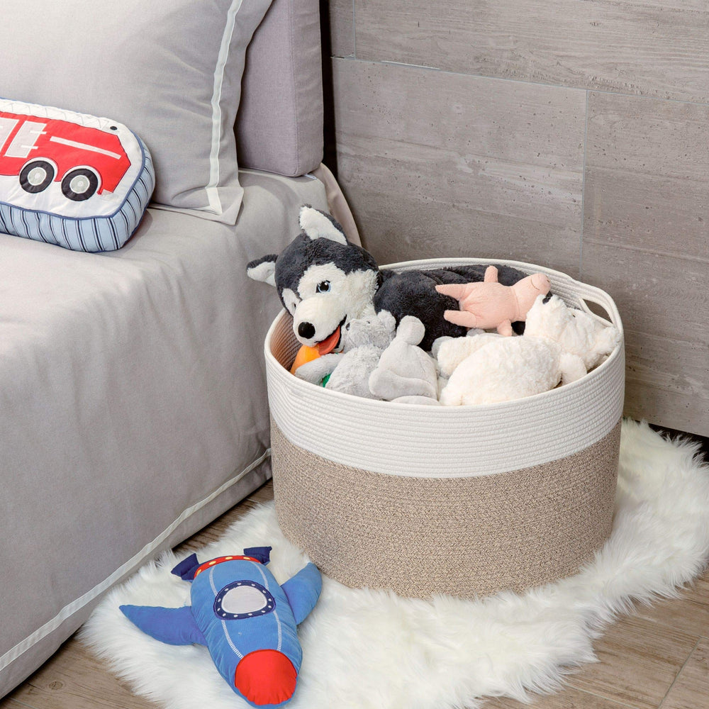 MINTWOOD Design laundry-friendly hamper for everyday laundry tasks.