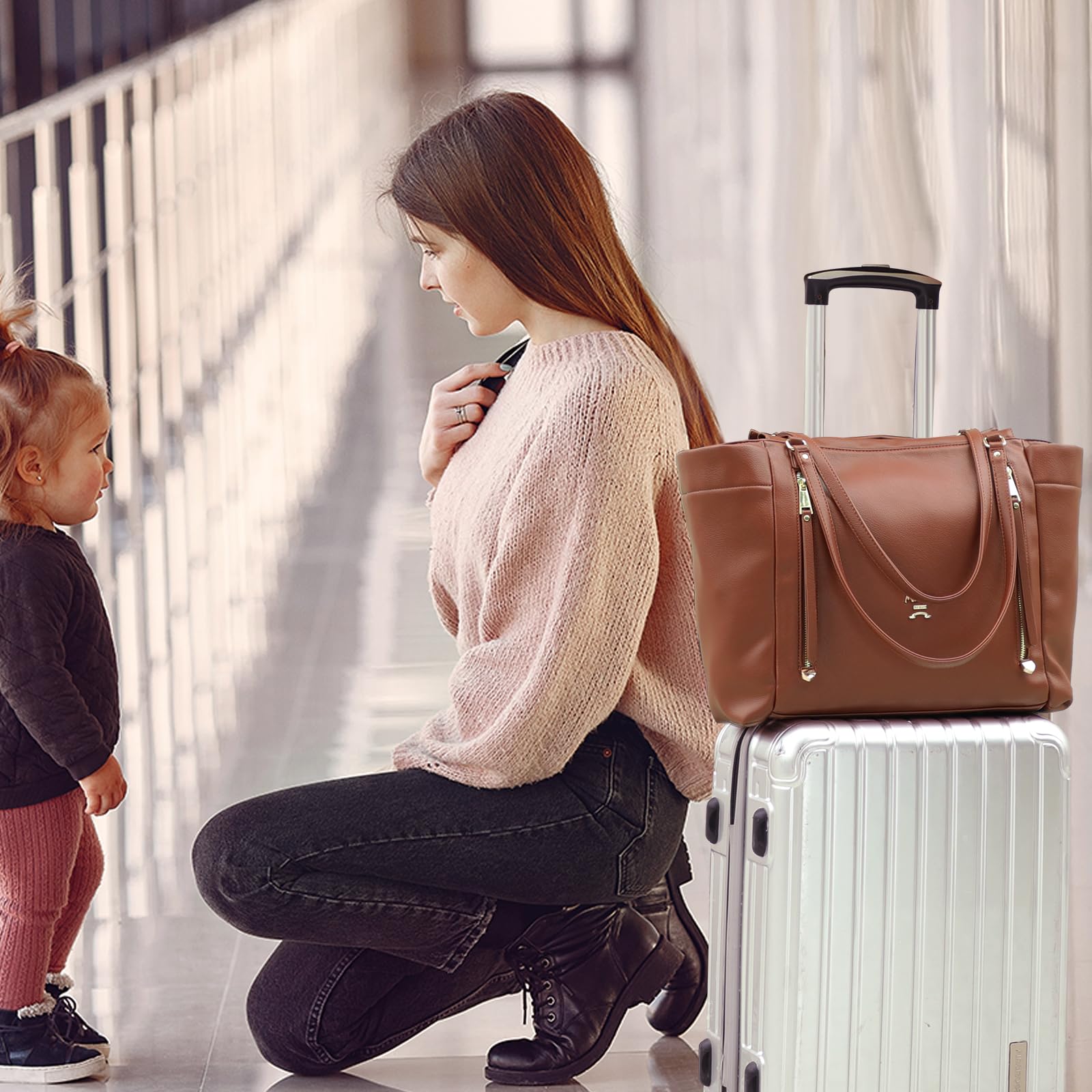 Miss Fong adjustable strap for comfortable carrying as a backpack.