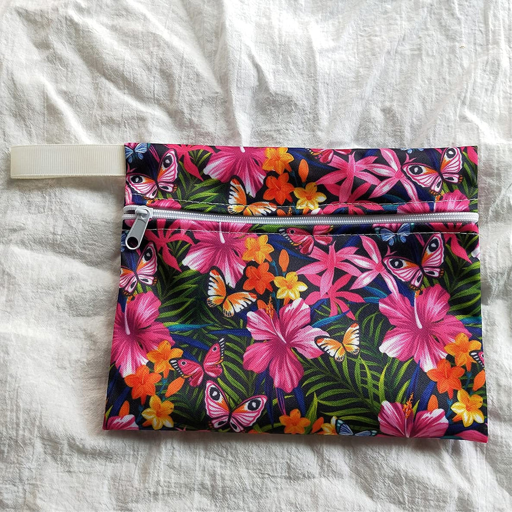 MissC2C Regular Flow mini wet bag keeps pads organized when traveling
