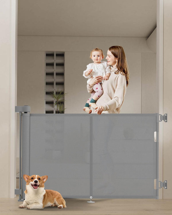 Miumoon retractable gate top stair installation demonstrates secure mounting for stair safety.