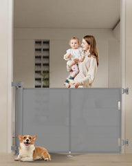 Miumoon retractable gate top stair installation demonstrates secure mounting for stair safety.