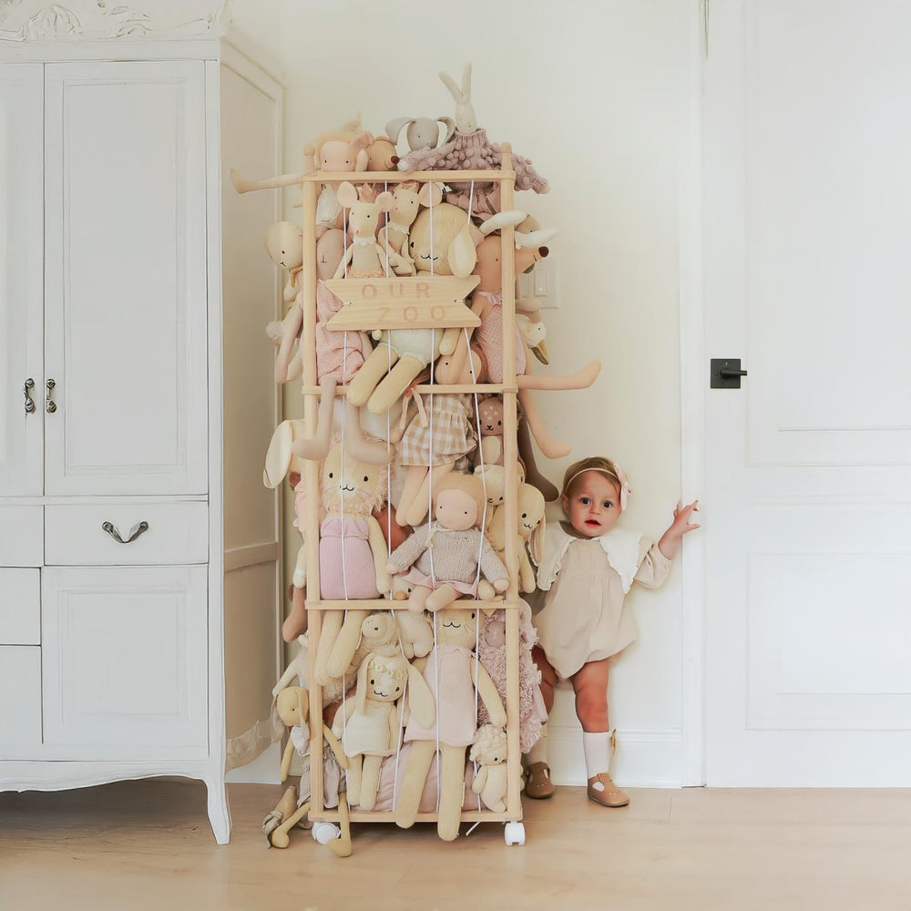 Mloong elastic cords demonstrate quick, tidy toy access for kids.