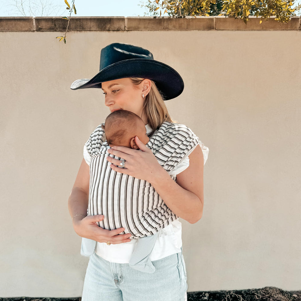 Moby Classic Wrap ergonomic-support for baby hip and spine alignment.