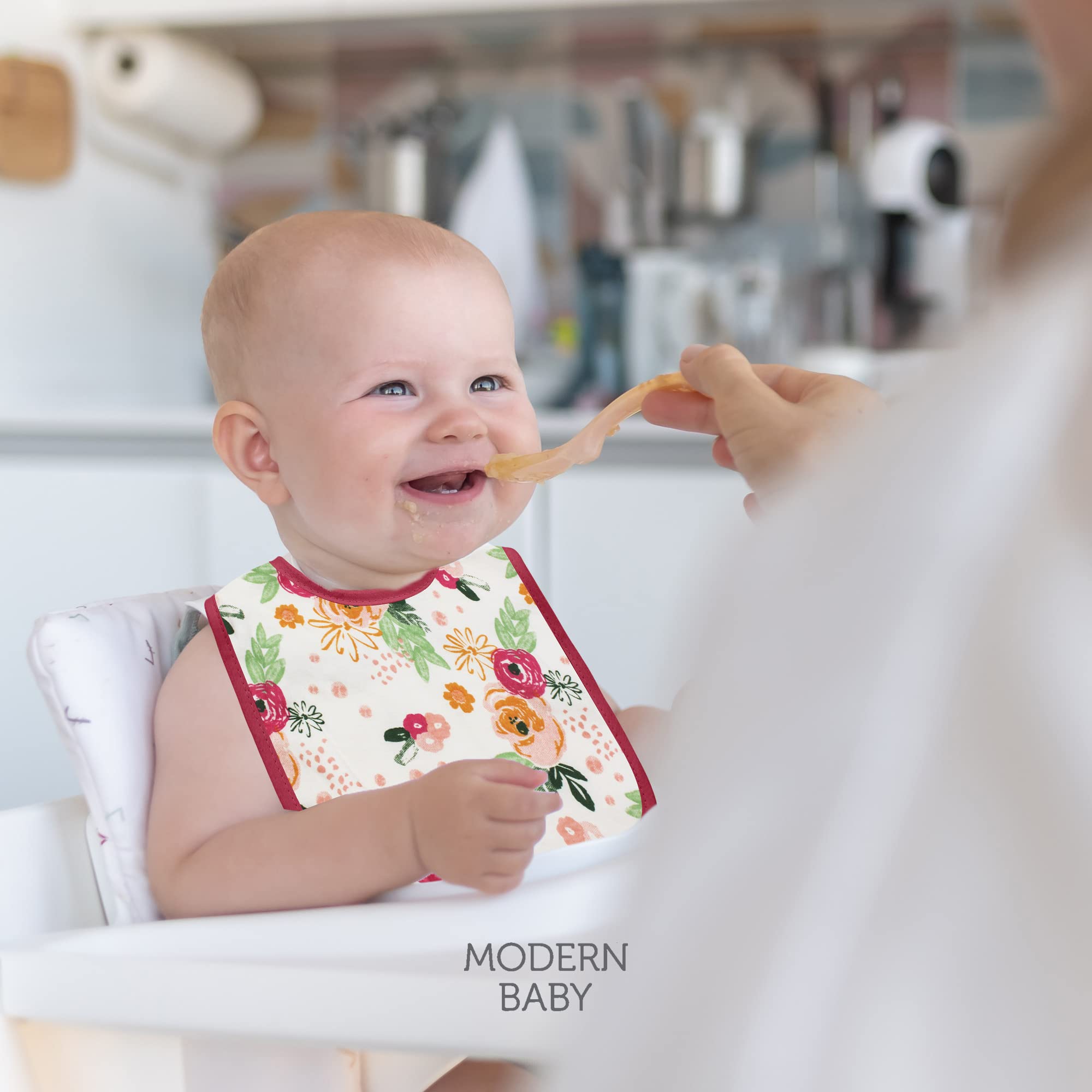 MODERN BABY rose floral 5-piece set ideal for on-the-go.