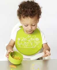 Modern-Twist bucket bib is dishwasher-safe and easy to wipe clean.
