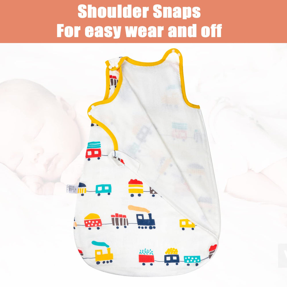MOEMOE BABY full-length two-way zipper allows flat placement and quick access.