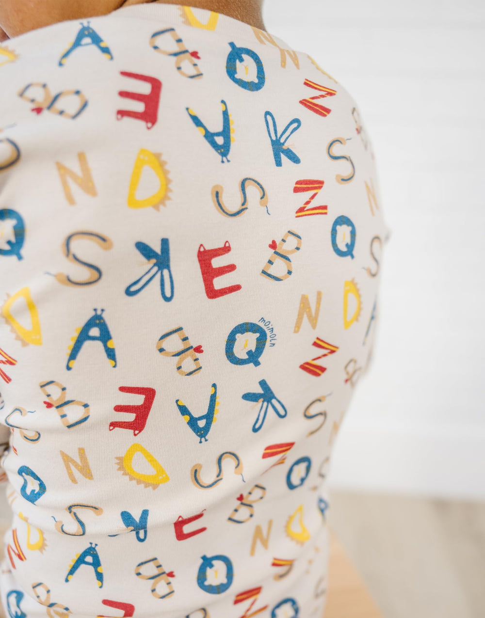 moimoln Snug-fit sleepwear on child for secure, year-round comfort