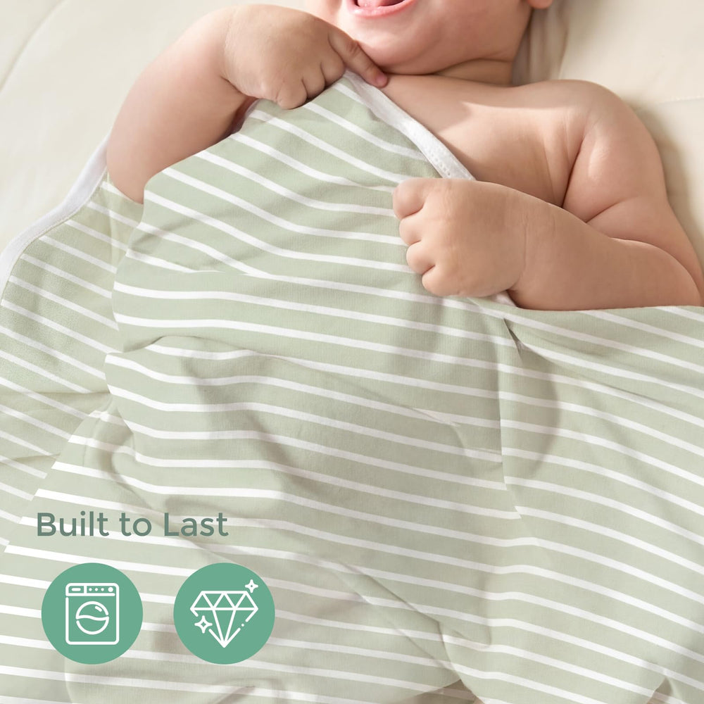 Momcozy easy-care towel is machine or hand washable.