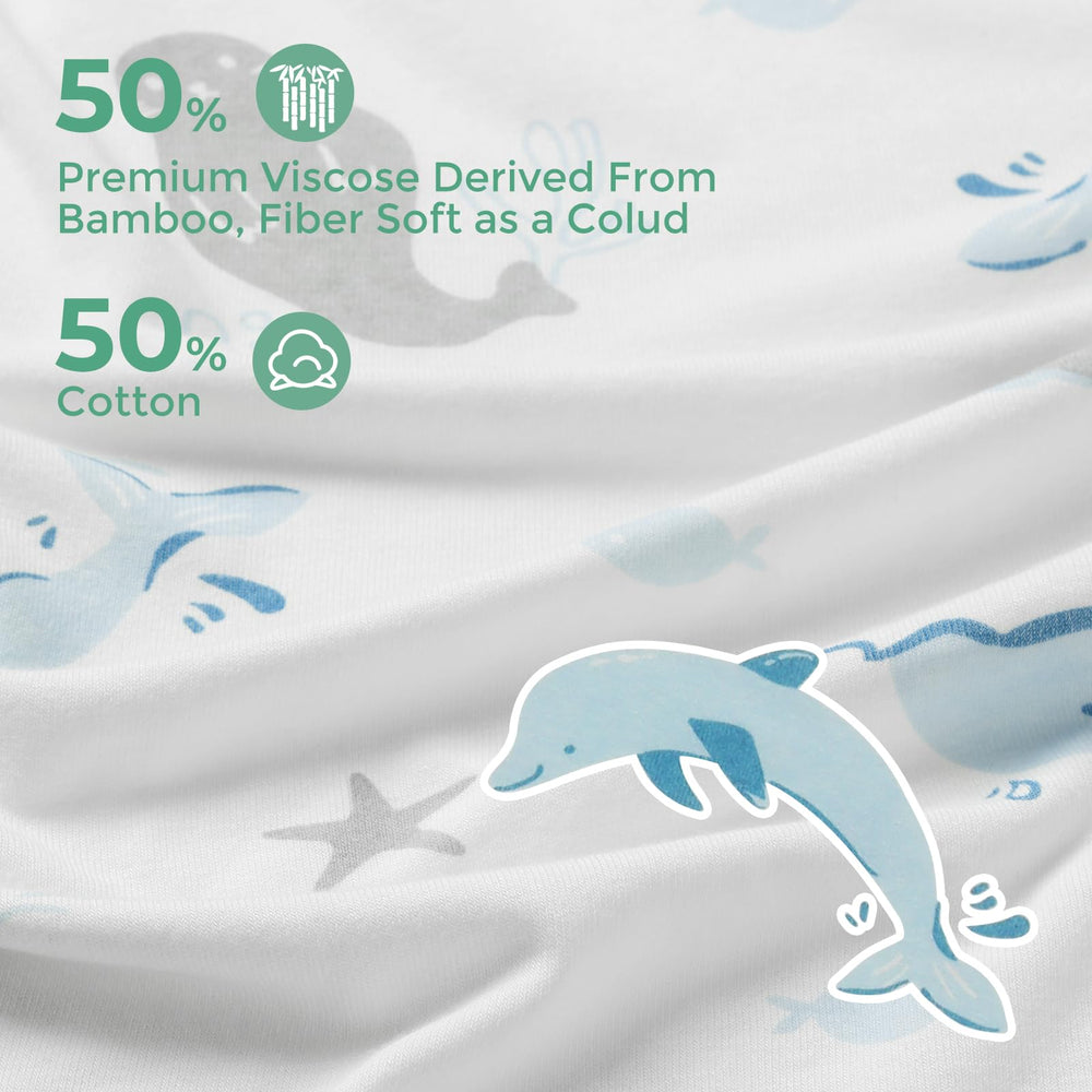 Momcozy newborn-gift-packaging towel offers a stylish bath time present.