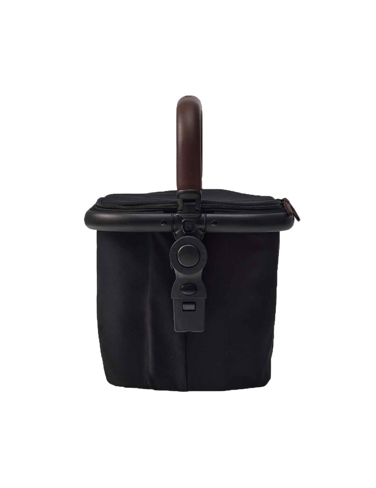 Momcozy ChangeGo basket clip secures tool-free attachment for clutter-free trips.