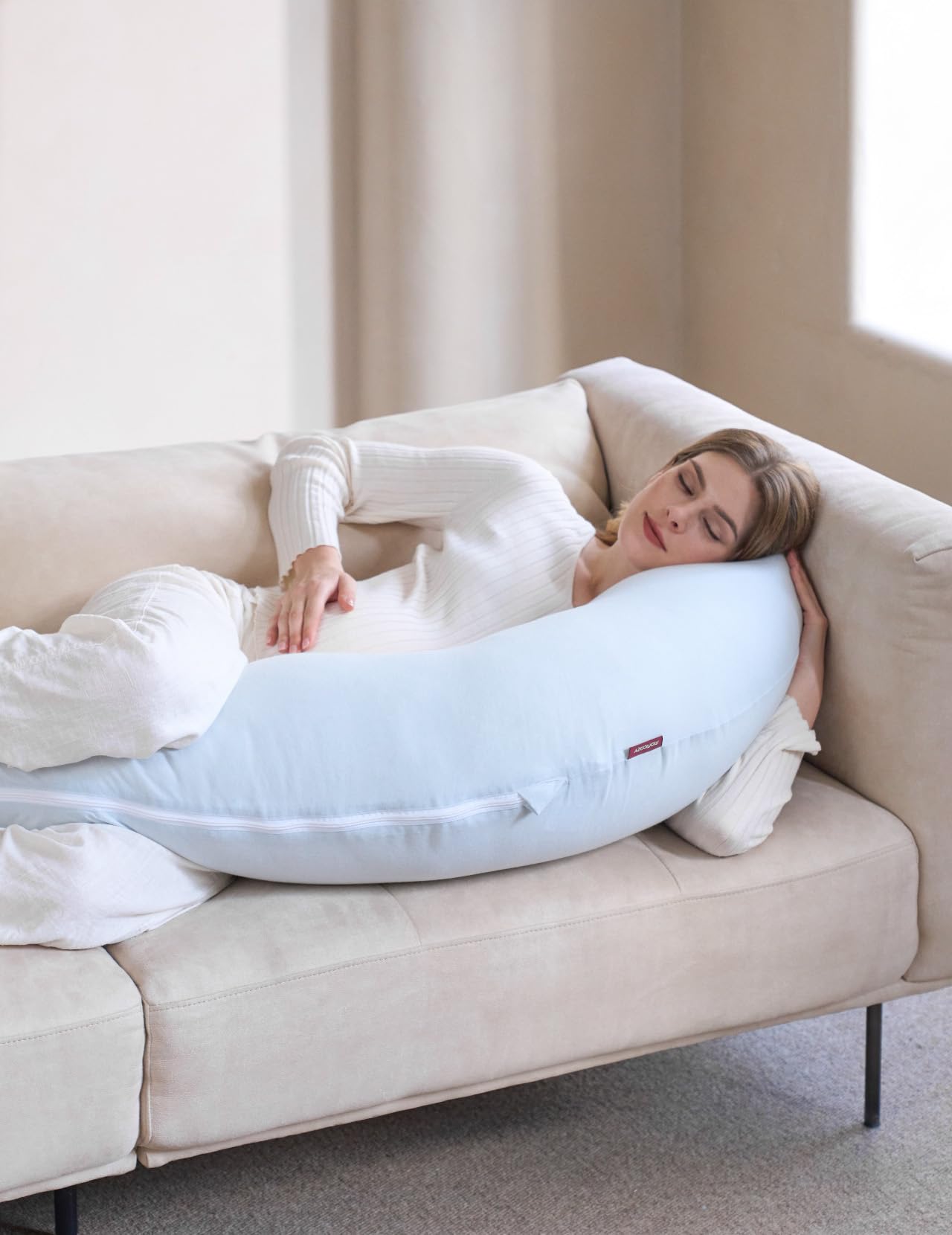 Momcozy pillow suitable for office or car use during travel