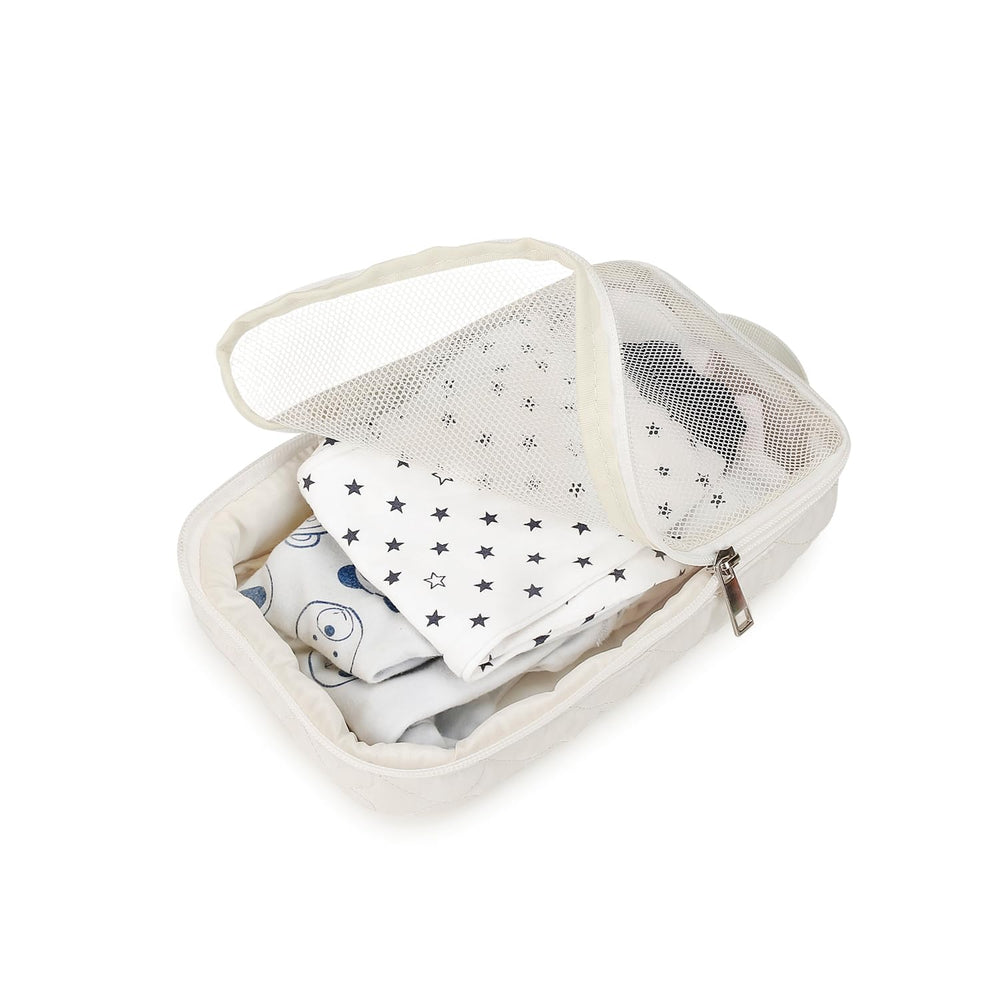 MOMIGO bag made of water-resistant polyester to keep items dry.